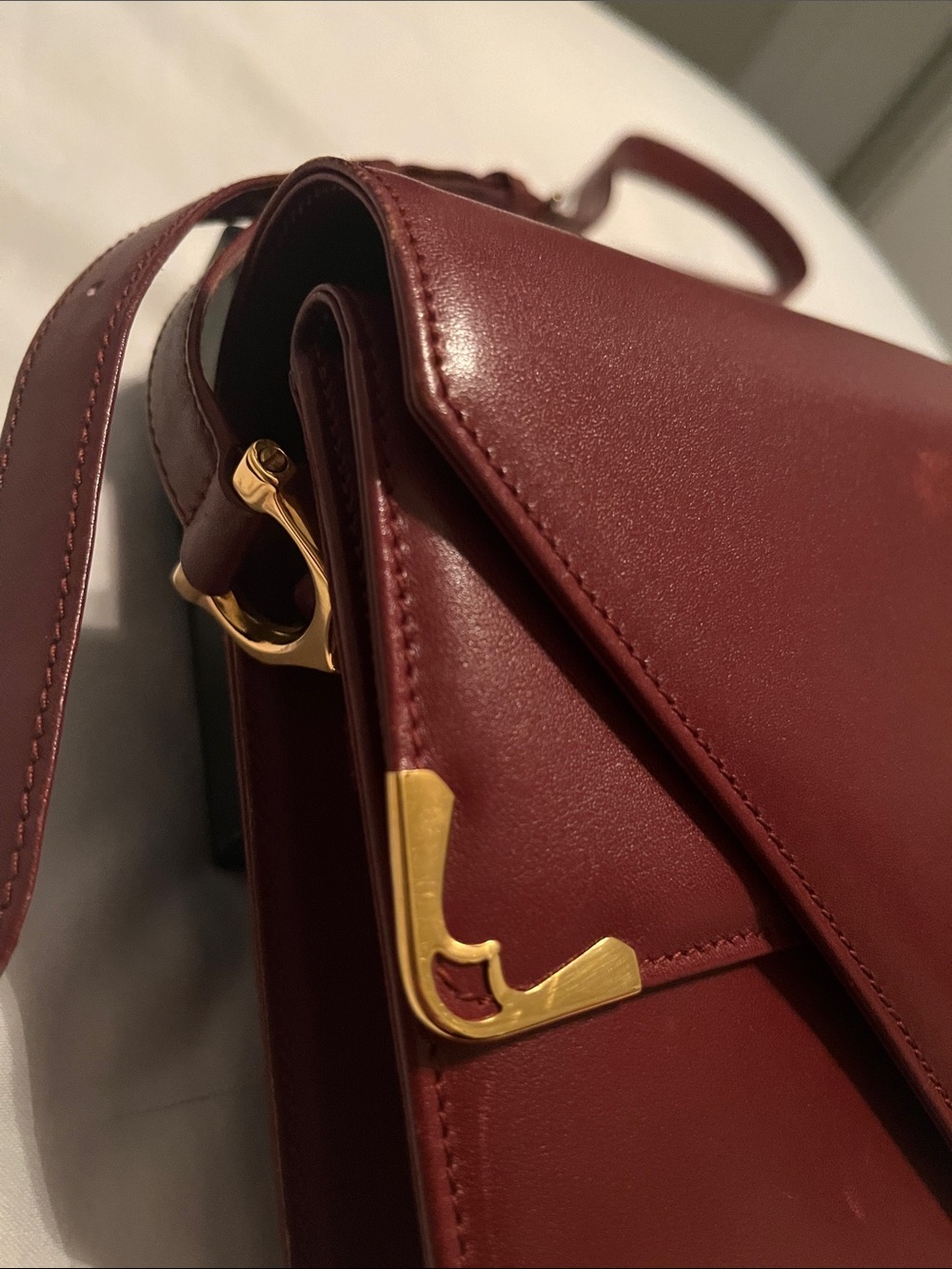 Classic Burgundy Leather Shoulder Bag with Gold Hardware - Picture 4 of 14